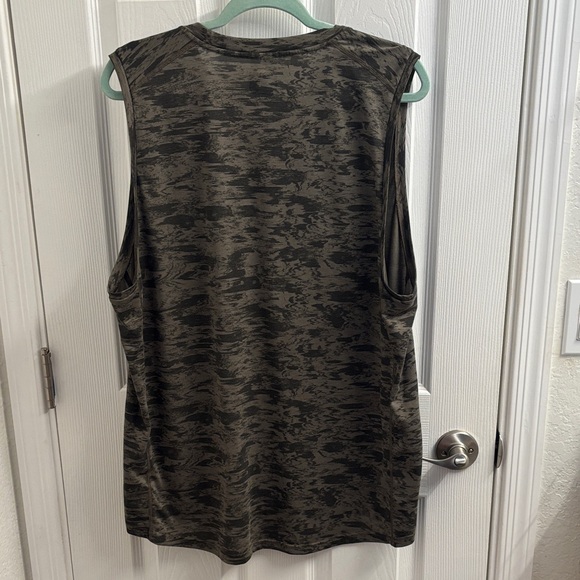 Men's Prana Mission Trails Tank Olive Camouflage Sleeveless Shirt - Picture 5 of 10